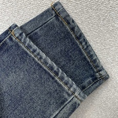 LOEWE罗意威💥砸锅卖铁都要上的新款新款休闲牛仔裤👖高端版本!专柜定制面料 透气舒适度高,细节无可挑剔,品牌元素设计理 LOEWE罗意威💥砸锅卖铁都要上的新款新款休闲牛仔裤👖高端版本!专柜定制面料 透气舒适度高,细节无可挑剔,品牌元素设计理