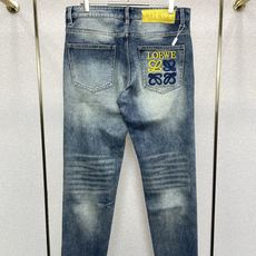 LOEWE罗意威💥砸锅卖铁都要上的新款新款休闲牛仔裤👖高端版本!专柜定制面料 透气舒适度高,细节无可挑剔,品牌元素设计理 LOEWE罗意威💥砸锅卖铁都要上的新款新款休闲牛仔裤👖高端版本!专柜定制面料 透气舒适度高,细节无可挑剔,品牌元素设计理