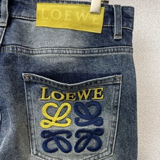 LOEWE罗意威💥砸锅卖铁都要上的新款新款休闲牛仔裤👖高端版本!专柜定制面料 透气舒适度高,细节无可挑剔,品牌元素设计理 LOEWE罗意威💥砸锅卖铁都要上的新款新款休闲牛仔裤👖高端版本!专柜定制面料 透气舒适度高,细节无可挑剔,品牌元素设计理