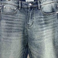 LOEWE罗意威💥砸锅卖铁都要上的新款新款休闲牛仔裤👖高端版本!专柜定制面料 透气舒适度高,细节无可挑剔,品牌元素设计理 LOEWE罗意威💥砸锅卖铁都要上的新款新款休闲牛仔裤👖高端版本!专柜定制面料 透气舒适度高,细节无可挑剔,品牌元素设计理