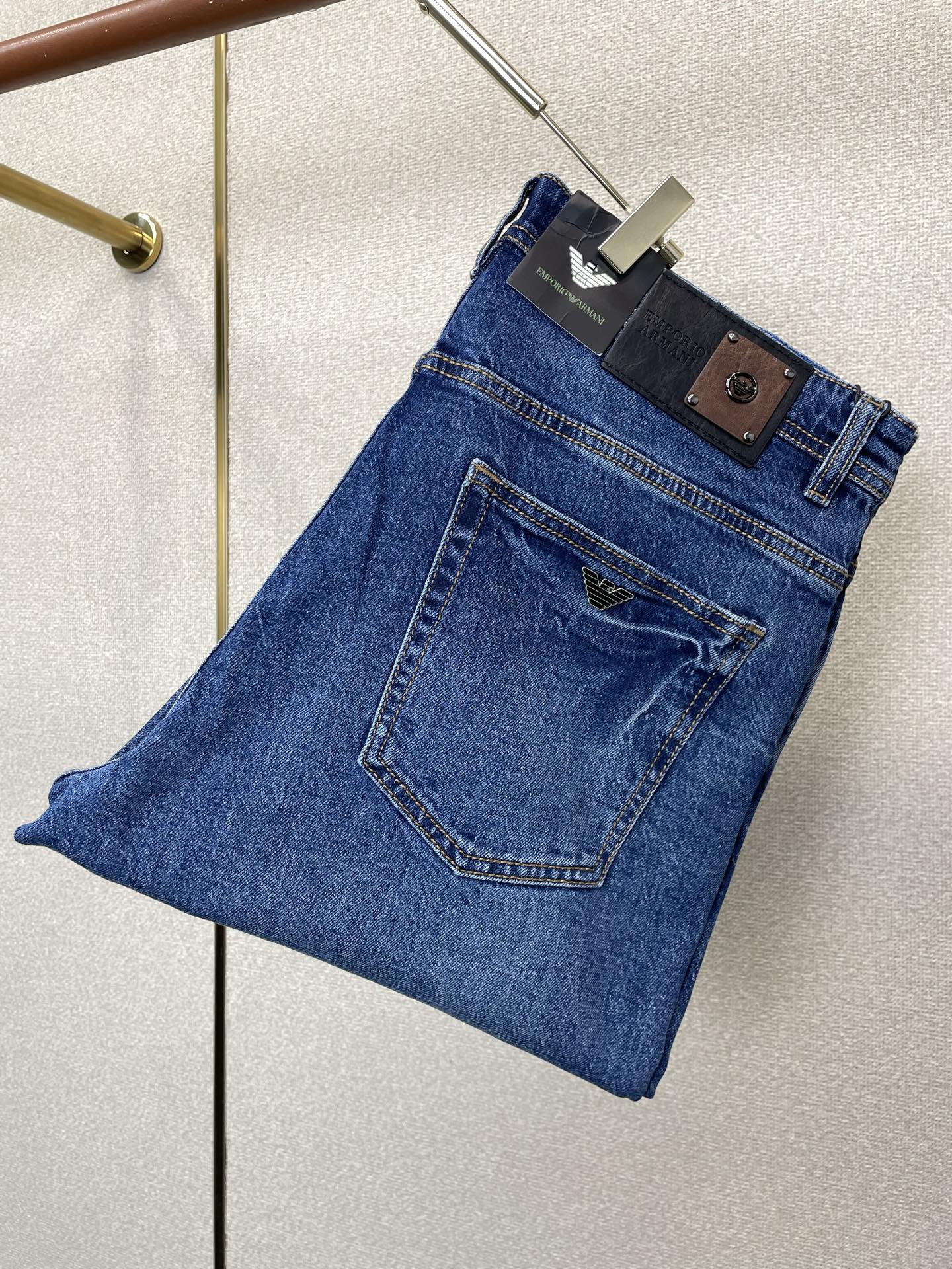 Armani阿玛尼💥砸锅卖铁都要上的新款新款休闲牛仔裤👖高端版本！专柜定制面料 透气舒适度高，细节无可挑剔，品牌元素设计