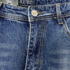 Armani阿玛尼💥砸锅卖铁都要上的新款新款休闲牛仔裤👖高端版本!专柜定制面料 透气舒适度高,细节无可挑剔,品牌元素设计 Armani阿玛尼💥砸锅卖铁都要上的新款新款休闲牛仔裤👖高端版本!专柜定制面料 透气舒适度高,细节无可挑剔,品牌元素设计