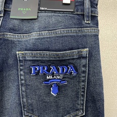 Prada普拉达💥砸锅卖铁都要上的新款新款休闲牛仔裤👖高端版本!专柜定制面料 透气舒适度高,细节无可挑剔,品牌元素设计理 Prada普拉达💥砸锅卖铁都要上的新款新款休闲牛仔裤👖高端版本!专柜定制面料 透气舒适度高,细节无可挑剔,品牌元素设计理