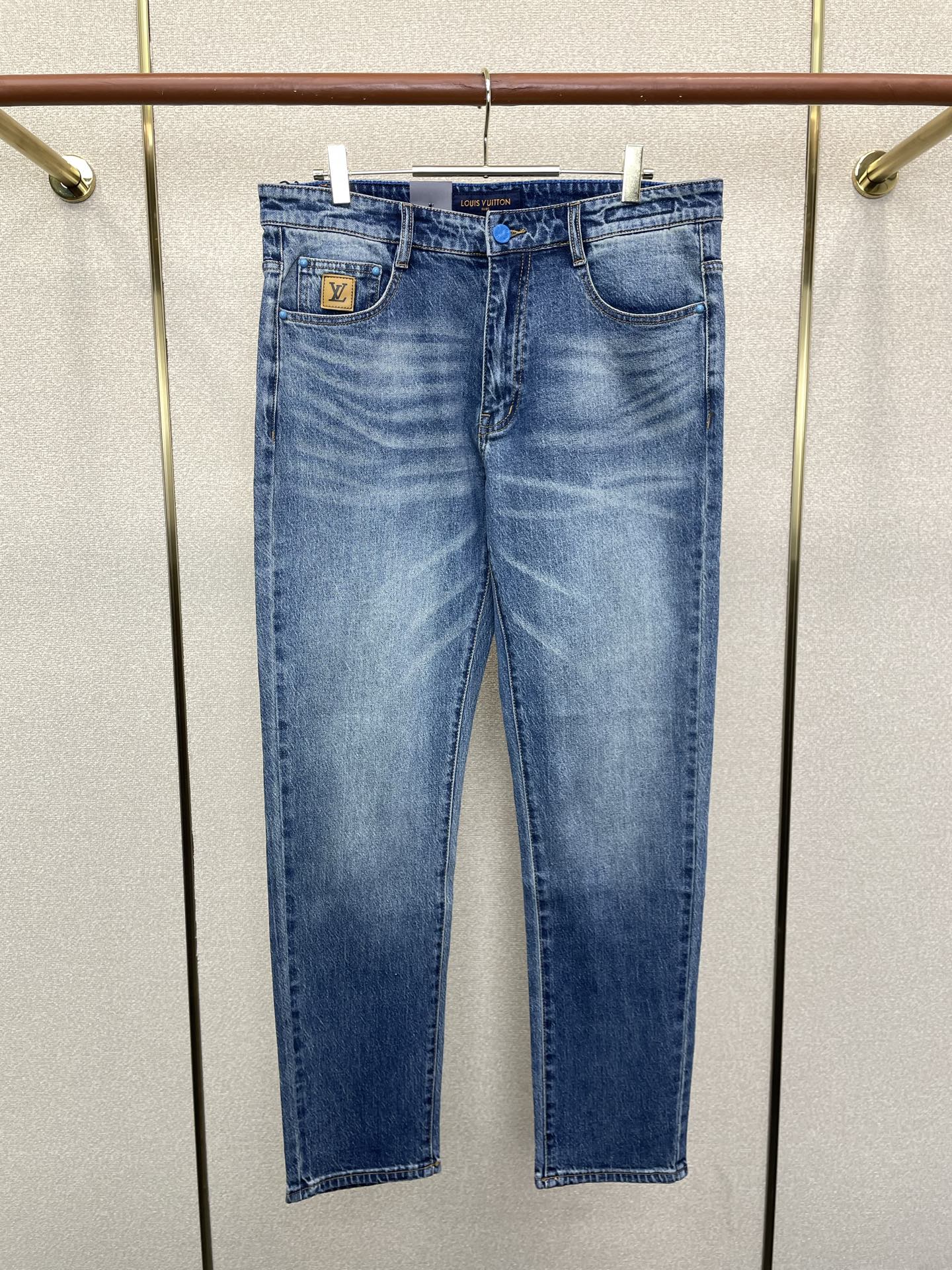 Louis Vuitton路易威登💥砸锅卖铁都要上的新款新款休闲牛仔裤👖高端版本！专柜定制面料 透气舒适度高，细节无可挑
