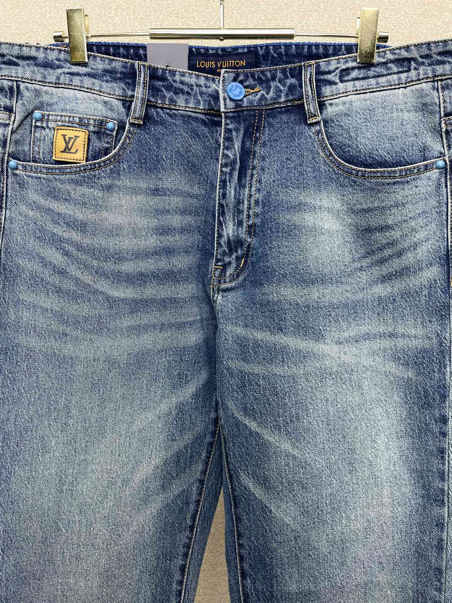 Louis Vuitton路易威登💥砸锅卖铁都要上的新款新款休闲牛仔裤👖高端版本！专柜定制面料 透气舒适度高，细节无可挑