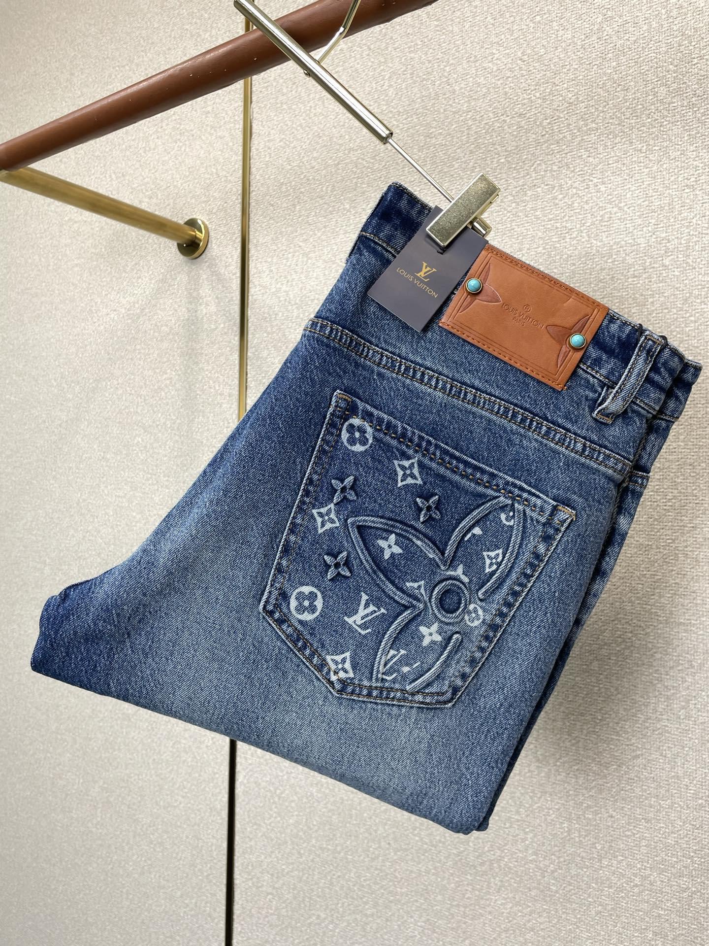 Louis Vuitton路易威登💥砸锅卖铁都要上的新款新款休闲牛仔裤👖高端版本！专柜定制面料 透气舒适度高，细节无可挑