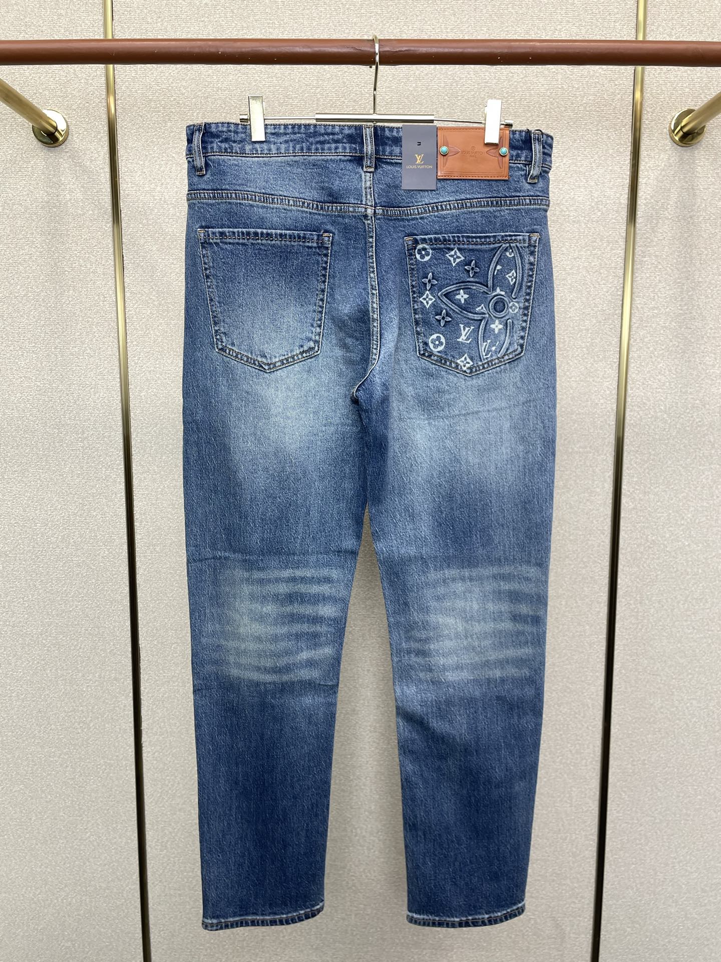 Louis Vuitton路易威登💥砸锅卖铁都要上的新款新款休闲牛仔裤👖高端版本！专柜定制面料 透气舒适度高，细节无可挑