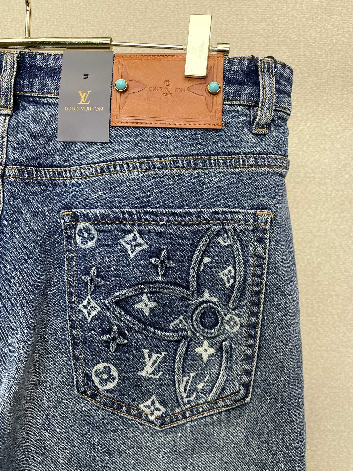 Louis Vuitton路易威登💥砸锅卖铁都要上的新款新款休闲牛仔裤👖高端版本！专柜定制面料 透气舒适度高，细节无可挑