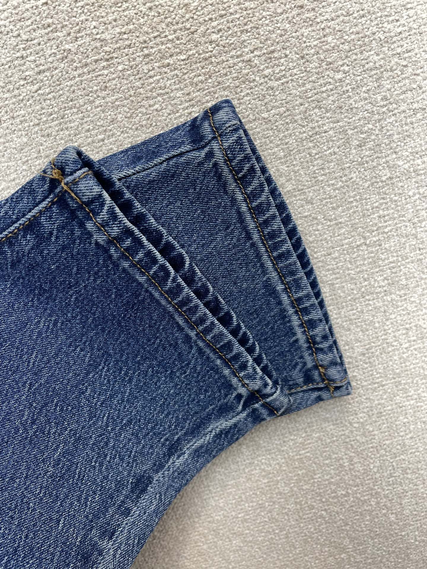 Louis Vuitton路易威登💥砸锅卖铁都要上的新款新款休闲牛仔裤👖高端版本！专柜定制面料 透气舒适度高，细节无可挑