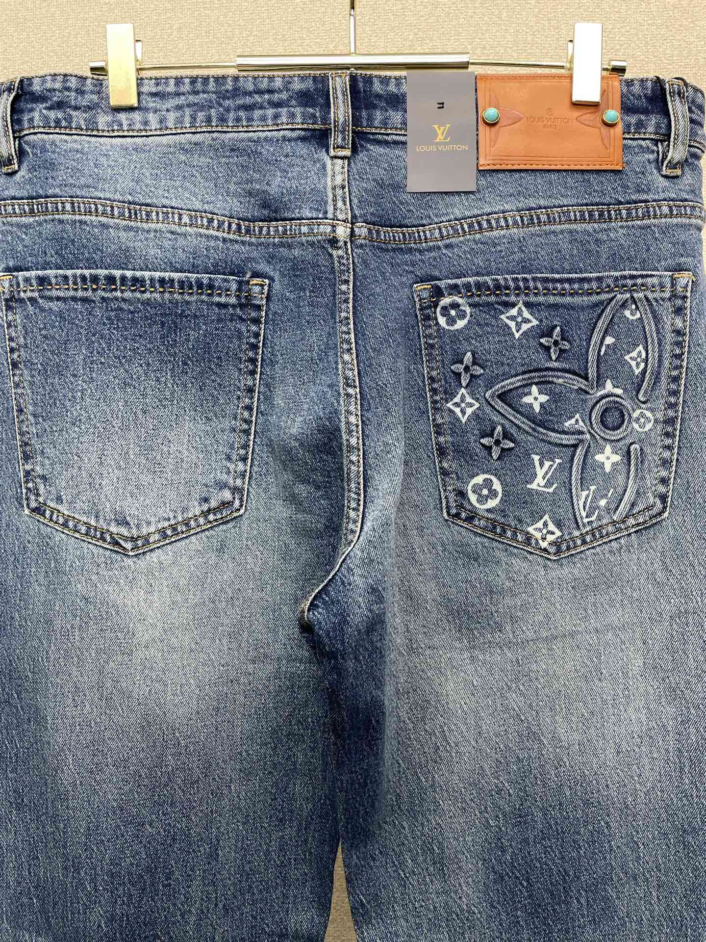Louis Vuitton路易威登💥砸锅卖铁都要上的新款新款休闲牛仔裤👖高端版本！专柜定制面料 透气舒适度高，细节无可挑