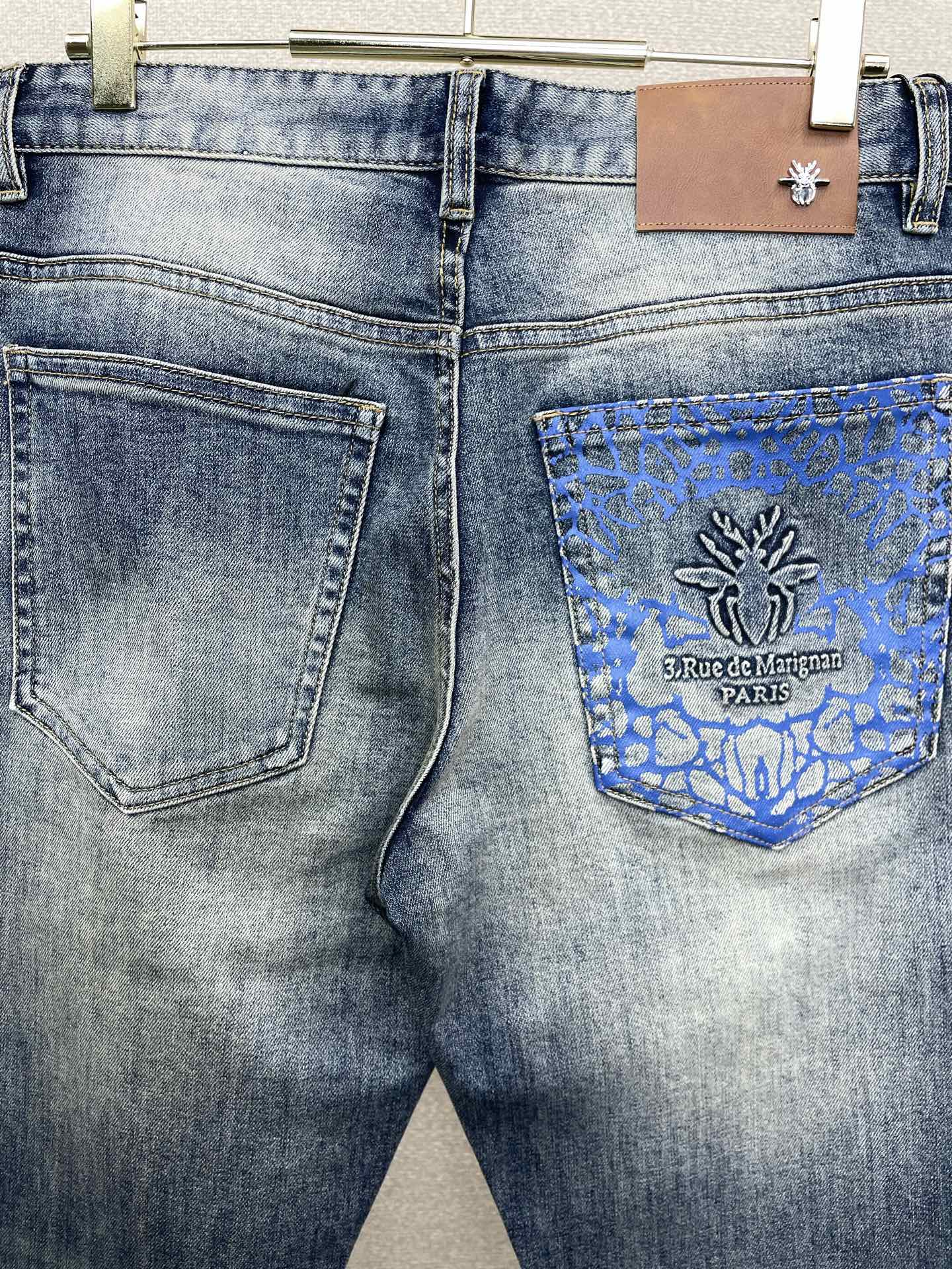 Dior迪奥💥砸锅卖铁都要上的新款新款休闲牛仔裤 高端版本！专柜定制面料 透气舒适度高，细节无可挑剔，品牌元素设计理念，