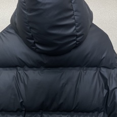 羽绒服-Prada普拉达💥砸锅卖铁都要上的新款最新时尚连帽羽绒夹克 经典设计感与颜值爆棚的外套,品质更是无法挑剔品控可以 羽绒服-Prada普拉达💥砸锅卖铁都要上的新款最新时尚连帽羽绒夹克 经典设计感与颜值爆棚的外套,品质更是无法挑剔品控可以
