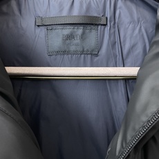 羽绒服-Prada普拉达💥砸锅卖铁都要上的新款最新时尚连帽羽绒夹克 经典设计感与颜值爆棚的外套,品质更是无法挑剔品控可以 羽绒服-Prada普拉达💥砸锅卖铁都要上的新款最新时尚连帽羽绒夹克 经典设计感与颜值爆棚的外套,品质更是无法挑剔品控可以