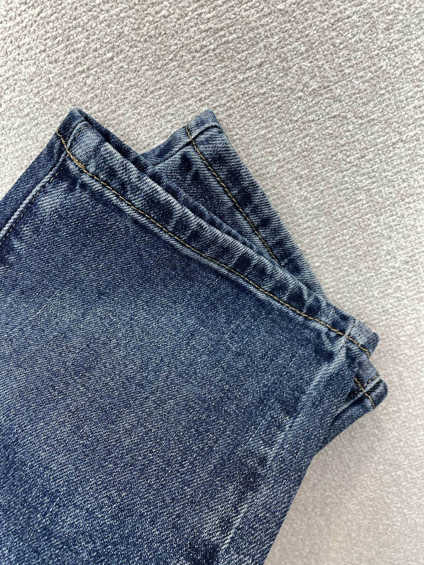 Louis Vuitton路易威登💥砸锅卖铁都要上的新款新款休闲牛仔裤👖高端版本 专柜定制面料 透气舒适度高，细节无可挑