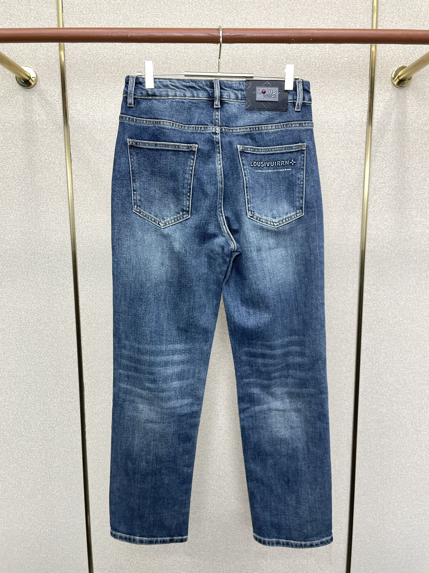 Louis Vuitton路易威登💥砸锅卖铁都要上的新款新款休闲牛仔裤👖高端版本 专柜定制面料 透气舒适度高，细节无可挑
