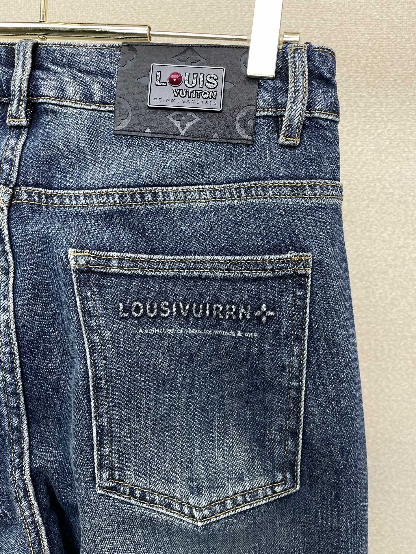 Louis Vuitton路易威登💥砸锅卖铁都要上的新款新款休闲牛仔裤👖高端版本 专柜定制面料 透气舒适度高，细节无可挑