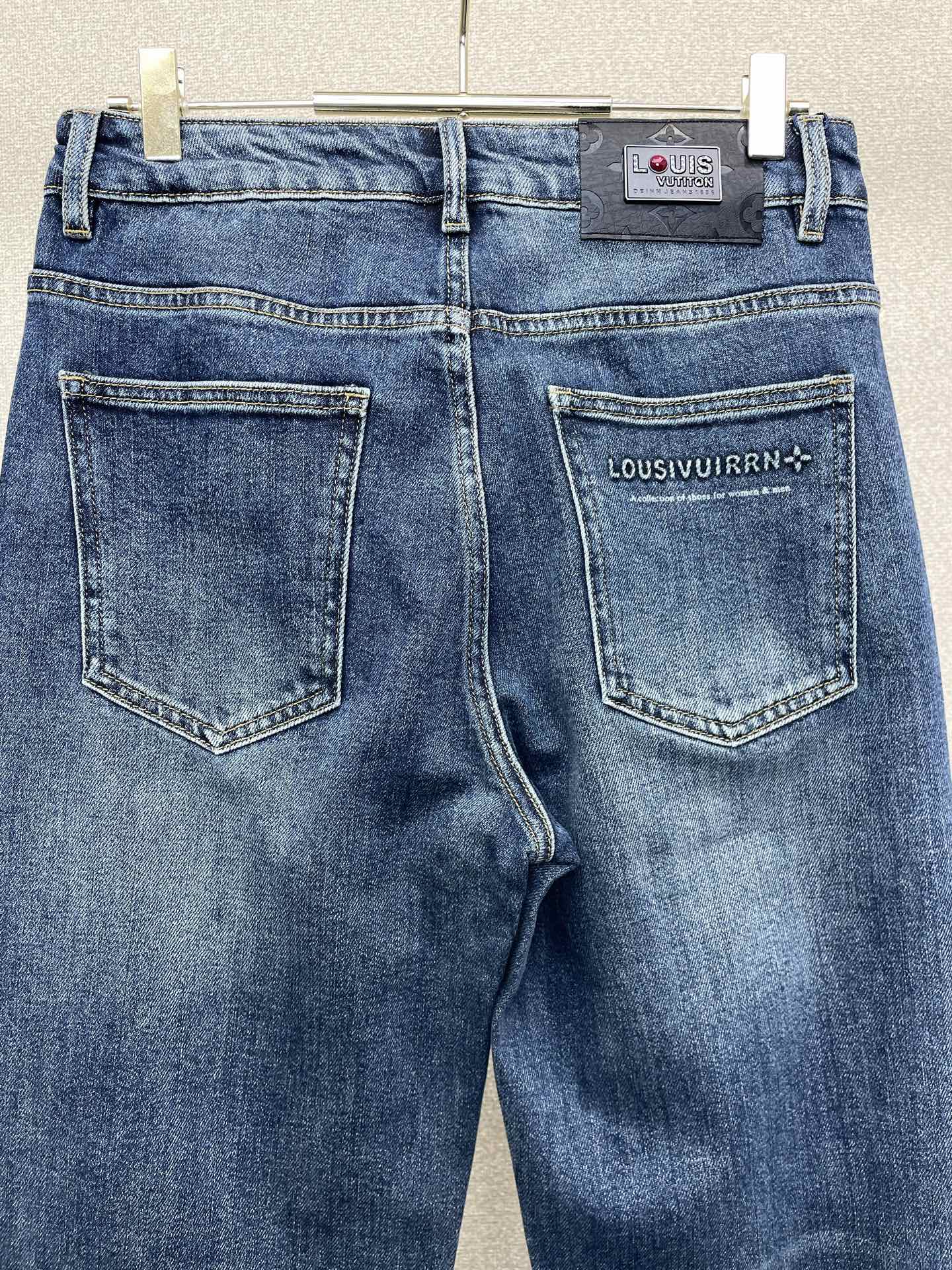 Louis Vuitton路易威登💥砸锅卖铁都要上的新款新款休闲牛仔裤👖高端版本 专柜定制面料 透气舒适度高，细节无可挑