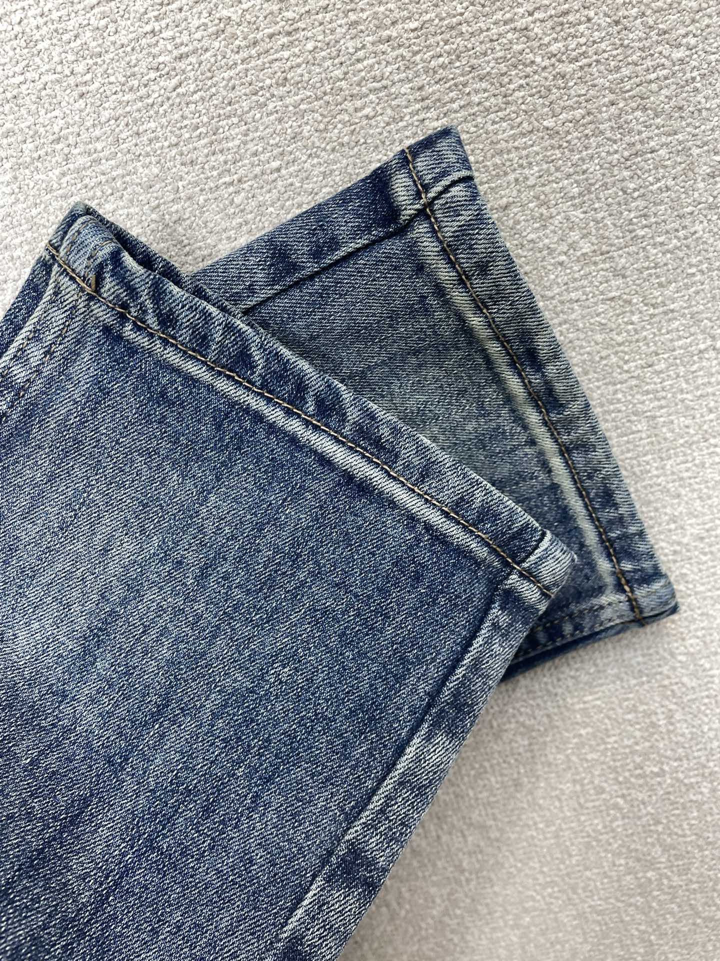 Armani阿玛尼💥砸锅卖铁都要上的新款新款休闲牛仔裤👖高端版本 专柜定制面料 透气舒适度高，细节无可挑剔，品牌元素设计