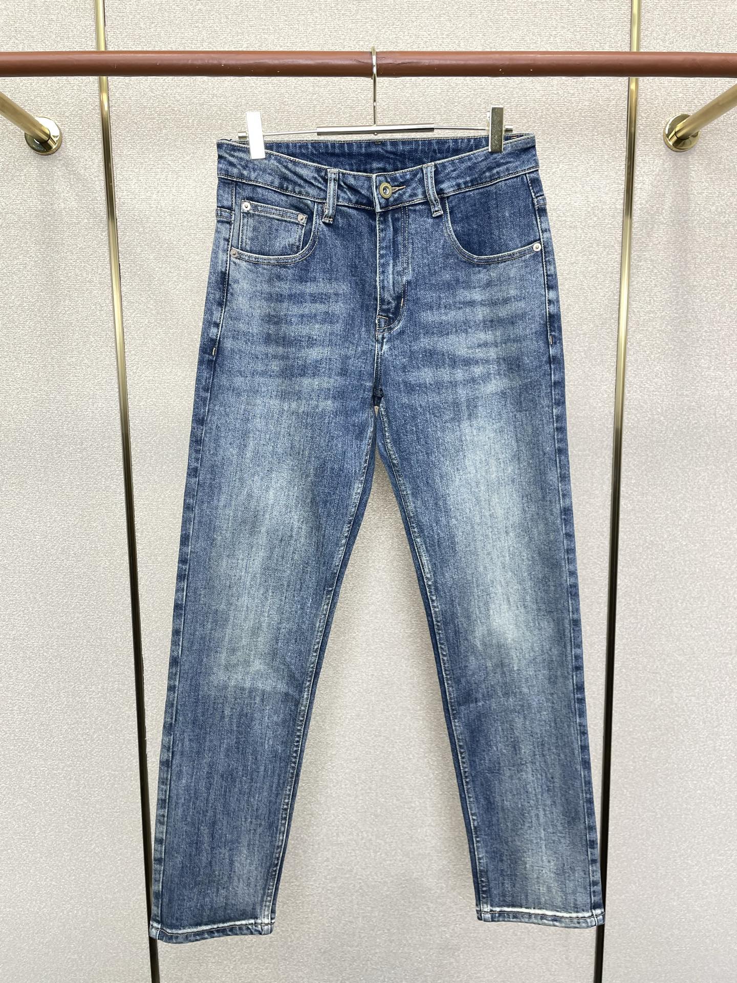 Armani阿玛尼💥砸锅卖铁都要上的新款新款休闲牛仔裤👖高端版本 专柜定制面料 透气舒适度高，细节无可挑剔，品牌元素设计