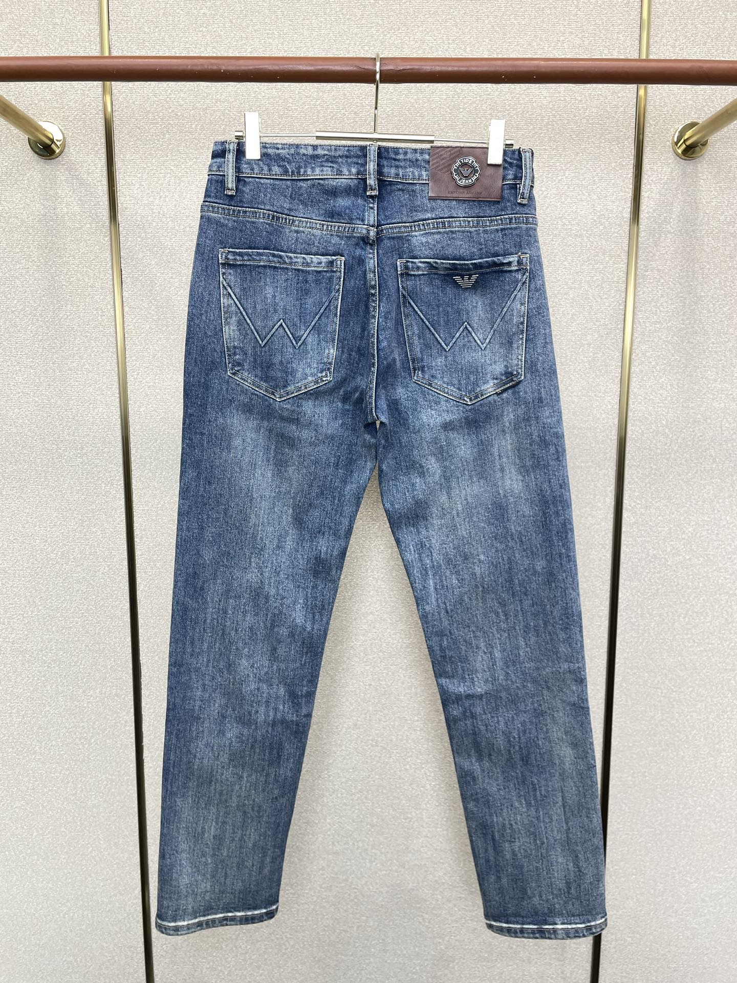 Armani阿玛尼💥砸锅卖铁都要上的新款新款休闲牛仔裤👖高端版本 专柜定制面料 透气舒适度高，细节无可挑剔，品牌元素设计