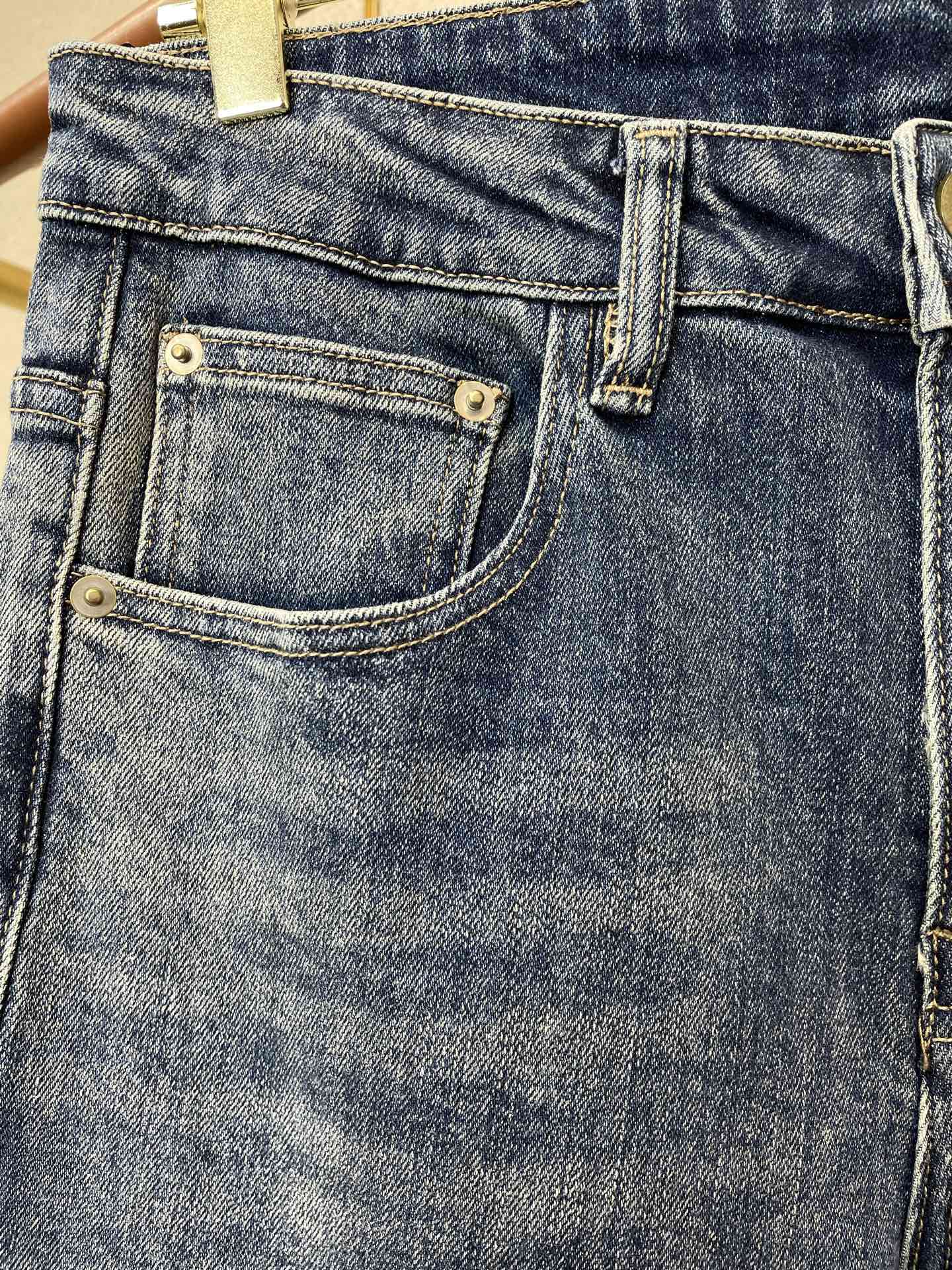 Armani阿玛尼💥砸锅卖铁都要上的新款新款休闲牛仔裤👖高端版本 专柜定制面料 透气舒适度高，细节无可挑剔，品牌元素设计