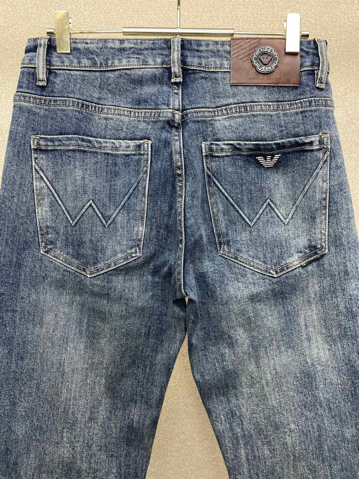 Armani阿玛尼💥砸锅卖铁都要上的新款新款休闲牛仔裤👖高端版本 专柜定制面料 透气舒适度高，细节无可挑剔，品牌元素设计