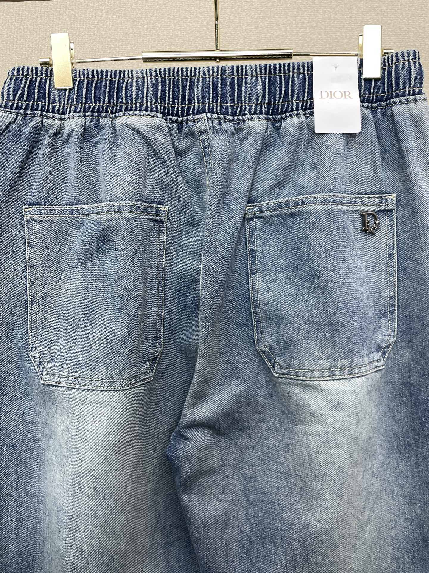 Dior迪奥💥砸锅卖铁都要上的新款新款休闲抽绳松紧腰牛仔裤👖高端版本 专柜定制面料 透气舒适度高，细节无可挑剔，品牌元素