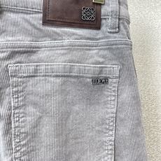LOEWE罗意威💥砸锅卖铁都要上的新款新款休闲牛仔裤👖高端版本 专柜定制面料 透气舒适度高,细节无可挑剔,品牌元素设计理 LOEWE罗意威💥砸锅卖铁都要上的新款新款休闲牛仔裤👖高端版本 专柜定制面料 透气舒适度高,细节无可挑剔,品牌元素设计理