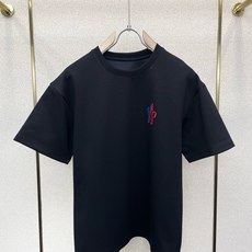 Moncler蒙口💥独家专供新款原单男士休闲短袖 高端定制 高端版本 时尚百搭爆款⚠️⚠️✨✨进口面料 手感超柔软细腻 Moncler蒙口💥独家专供新款原单男士休闲短袖 高端定制 高端版本 时尚百搭爆款⚠️⚠️✨✨进口面料 手感超柔软细腻
