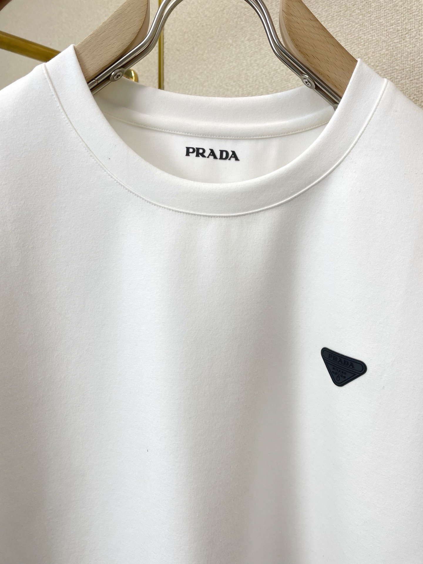 Prada普拉达💥独家专供新款原单男士休闲短袖 高端定制 高端版本 时尚百搭爆款⚠️⚠️✨✨进口面料 手感超柔软细腻  