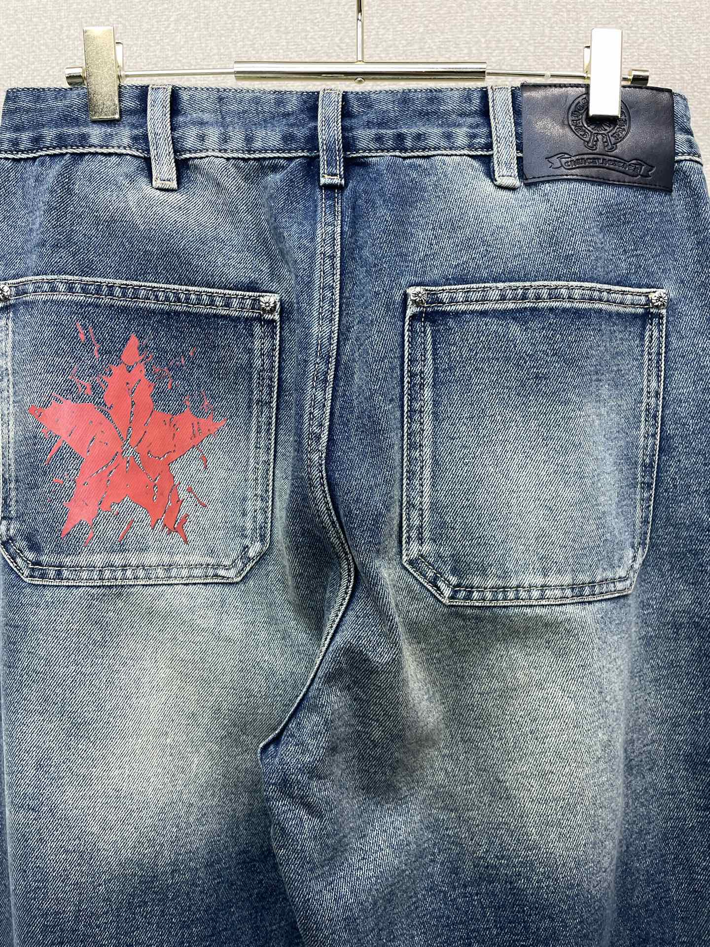 Chrome hearts克罗心💥独家专供新款休闲牛仔阔腿裤👖高端版本 专柜定制面料 透气舒适度高，细节无可挑剔，品牌元