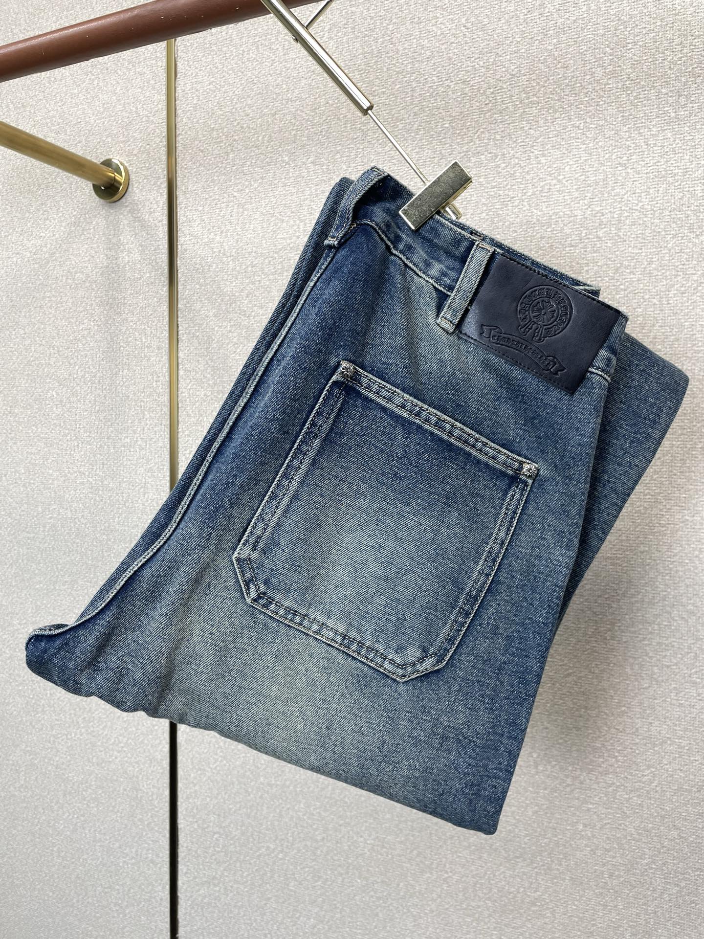 Chrome hearts克罗心💥独家专供新款休闲牛仔阔腿裤👖高端版本 专柜定制面料 透气舒适度高，细节无可挑剔，品牌元