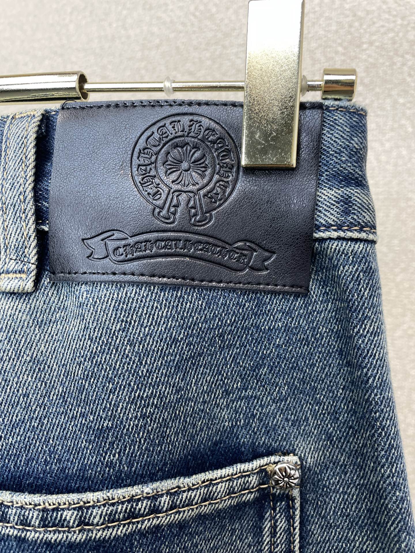Chrome hearts克罗心💥独家专供新款休闲牛仔阔腿裤👖高端版本 专柜定制面料 透气舒适度高，细节无可挑剔，品牌元