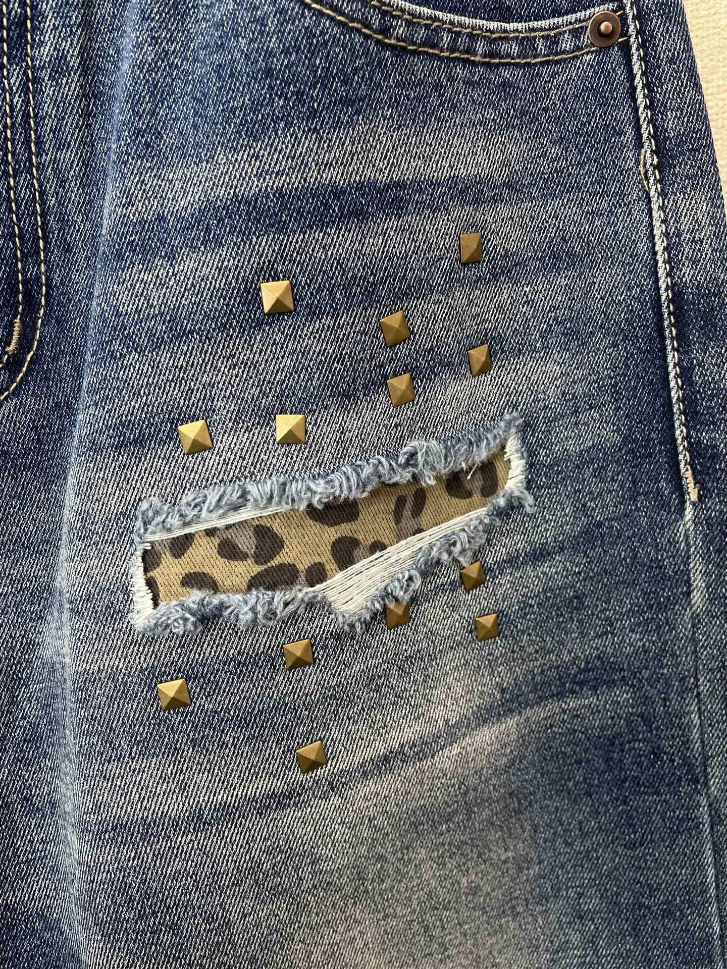 VALENTINO华伦天奴💥独家专供新款休闲牛仔阔腿裤👖高端版本 专柜定制面料 透气舒适度高，细节无可挑剔，品牌元素设计