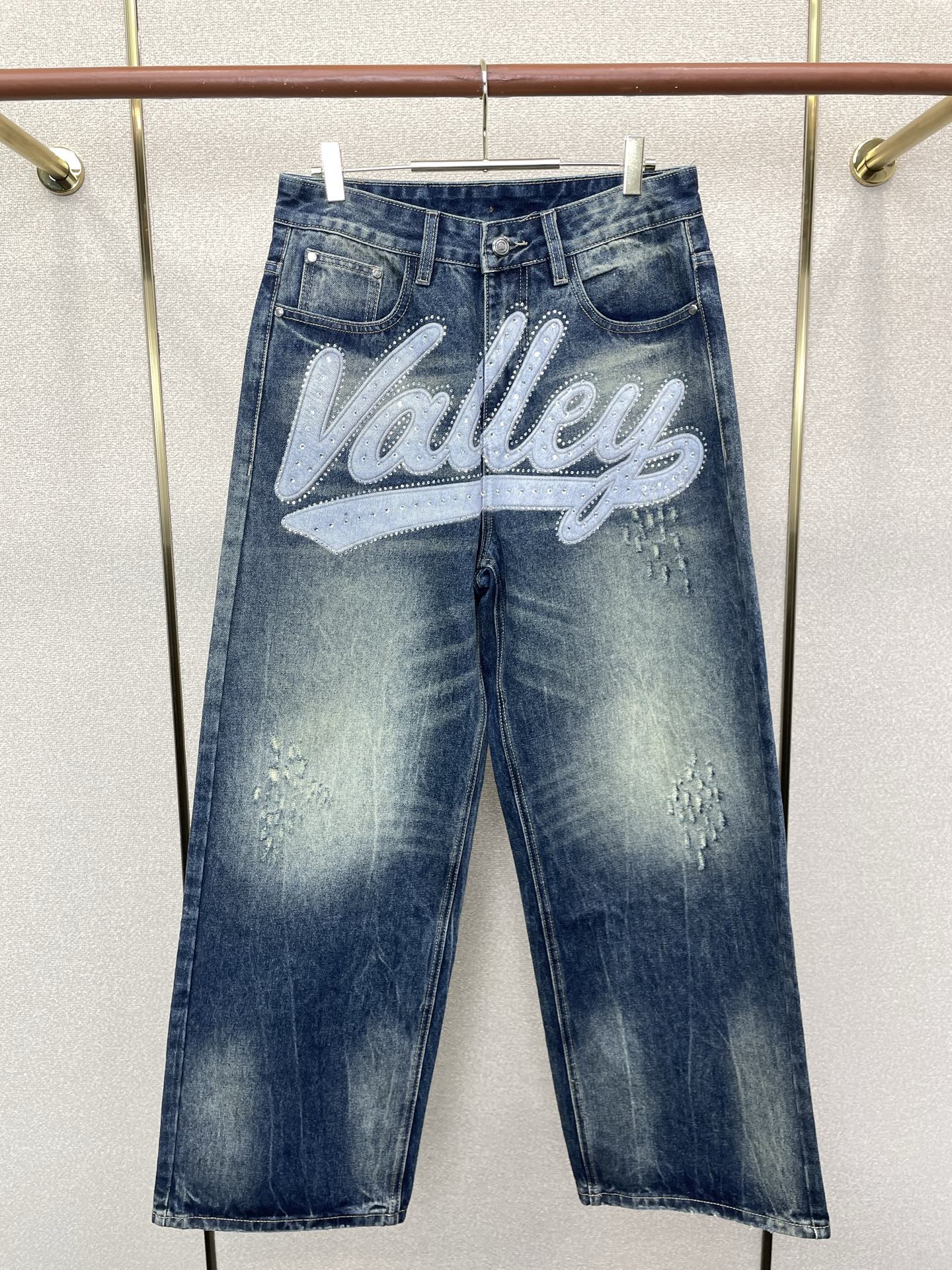 VALENTINO华伦天奴💥独家专供新款休闲牛仔阔腿裤👖高端版本 专柜定制面料 透气舒适度高，细节无可挑剔，品牌元素设计