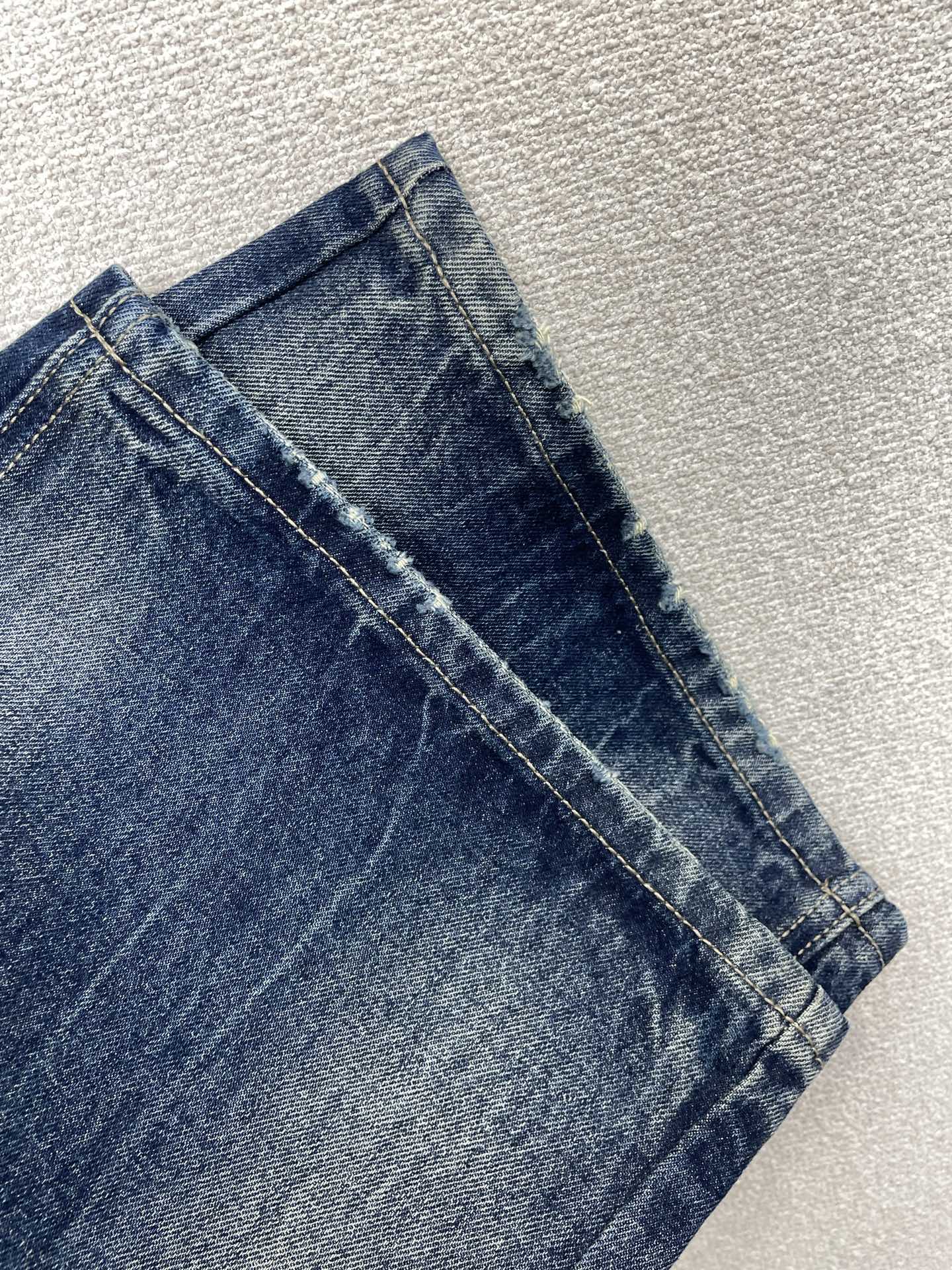 VALENTINO华伦天奴💥独家专供新款休闲牛仔阔腿裤👖高端版本 专柜定制面料 透气舒适度高，细节无可挑剔，品牌元素设计