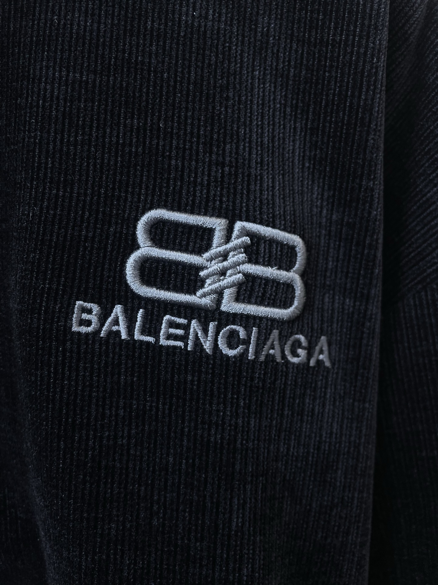 Balenciaga巴黎世家💥独家专供新款休闲灯芯绒外套 高端版本 专柜定制面料 透气舒适度高，细节无可挑剔，品牌元素设