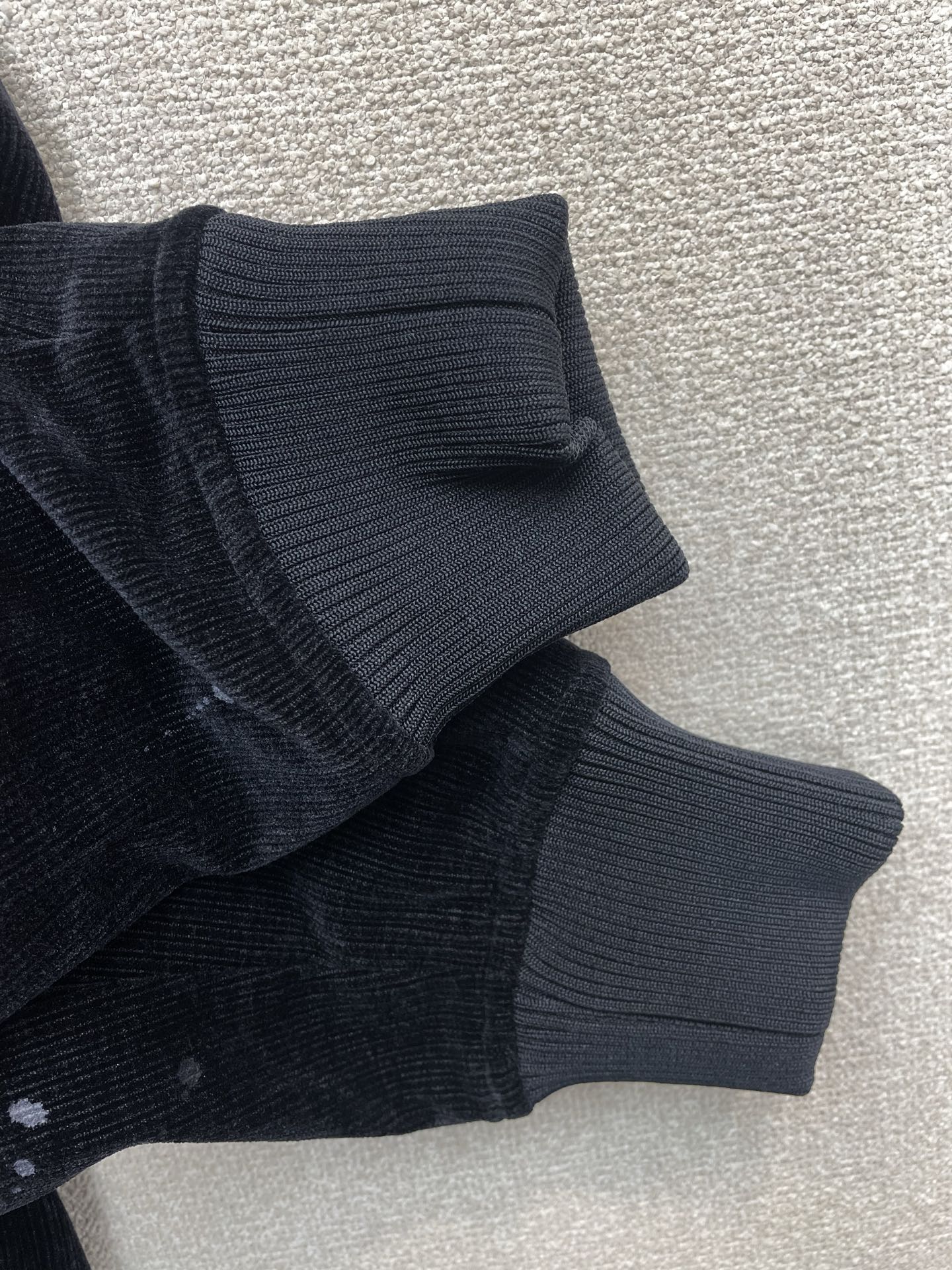 Balenciaga巴黎世家💥独家专供新款休闲灯芯绒外套 高端版本 专柜定制面料 透气舒适度高，细节无可挑剔，品牌元素设
