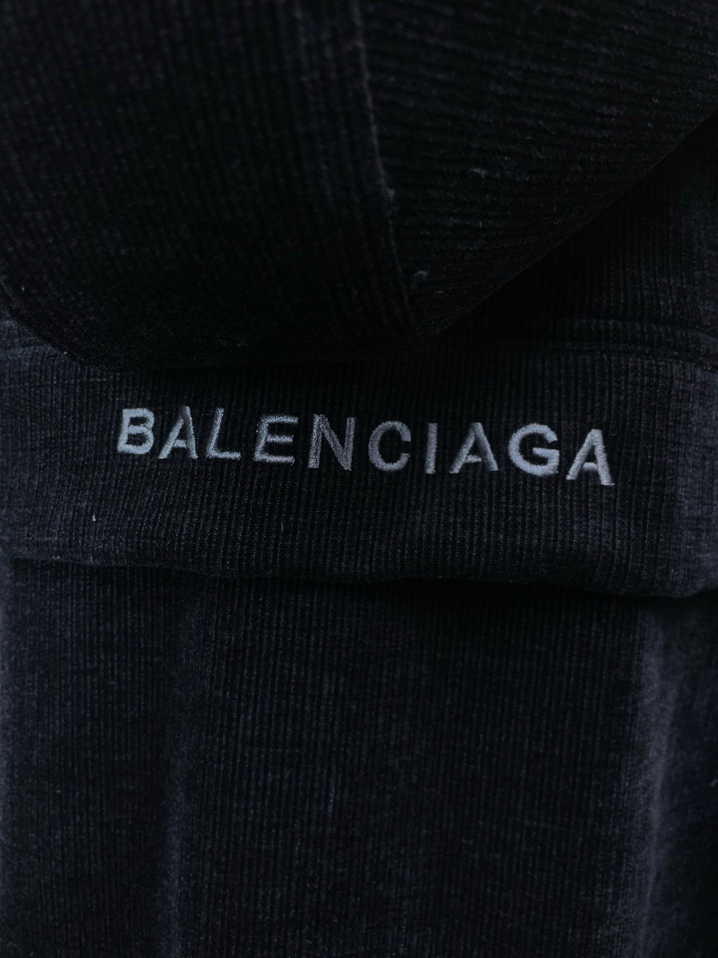 Balenciaga巴黎世家💥独家专供新款休闲灯芯绒外套 高端版本 专柜定制面料 透气舒适度高，细节无可挑剔，品牌元素设
