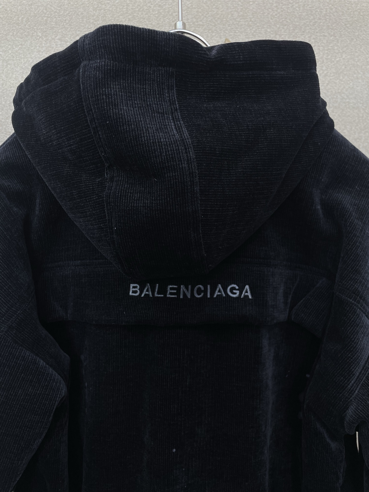 Balenciaga巴黎世家💥独家专供新款休闲灯芯绒外套 高端版本 专柜定制面料 透气舒适度高，细节无可挑剔，品牌元素设
