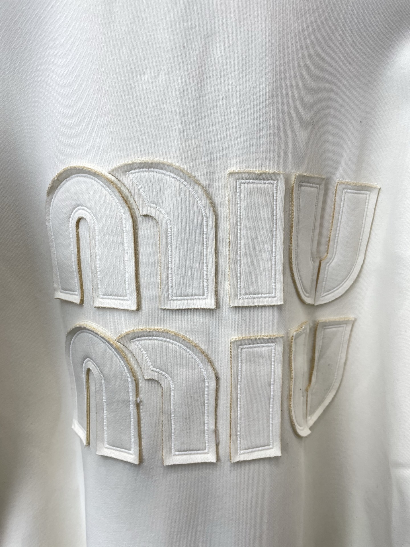 Miumiu谬谬💥独家专供新款休闲外套 高端版本 专柜定制面料 透气舒适度高，细节无可挑剔，品牌元素设计理念，体现高品质