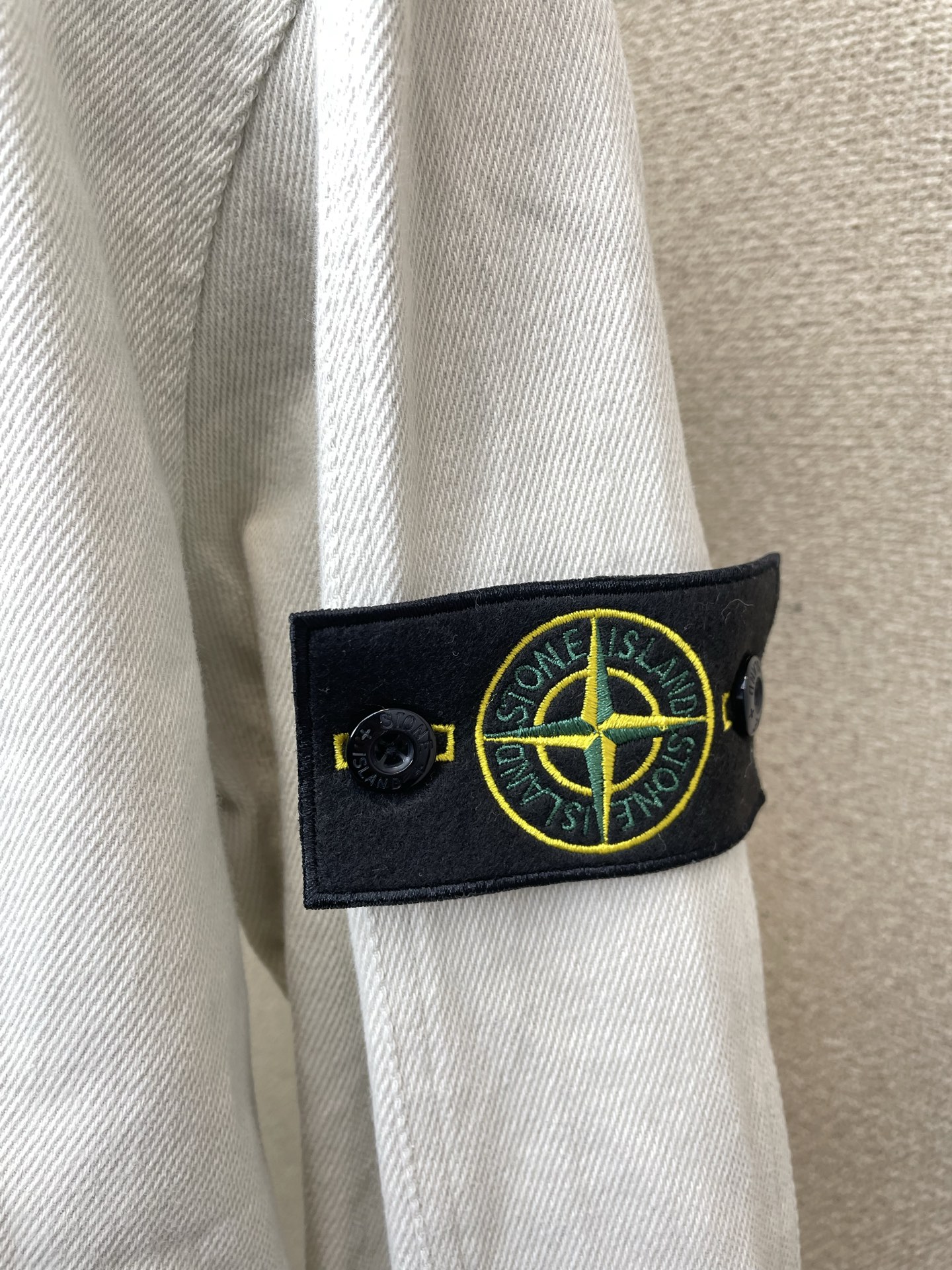 /套。STONE ISLAND石头岛💥独家专供新款专柜同款套装，高级感满满！细节精致高档，做工无可挑剔！进口面料 立体精