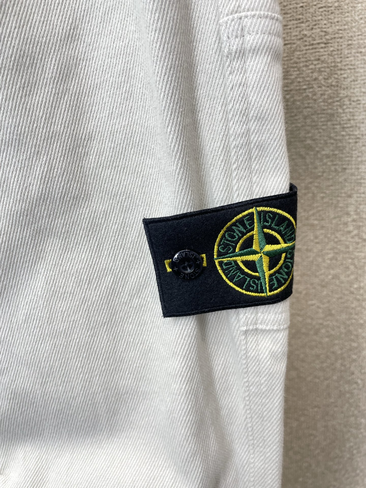 /套。STONE ISLAND石头岛💥独家专供新款专柜同款套装，高级感满满！细节精致高档，做工无可挑剔！进口面料 立体精