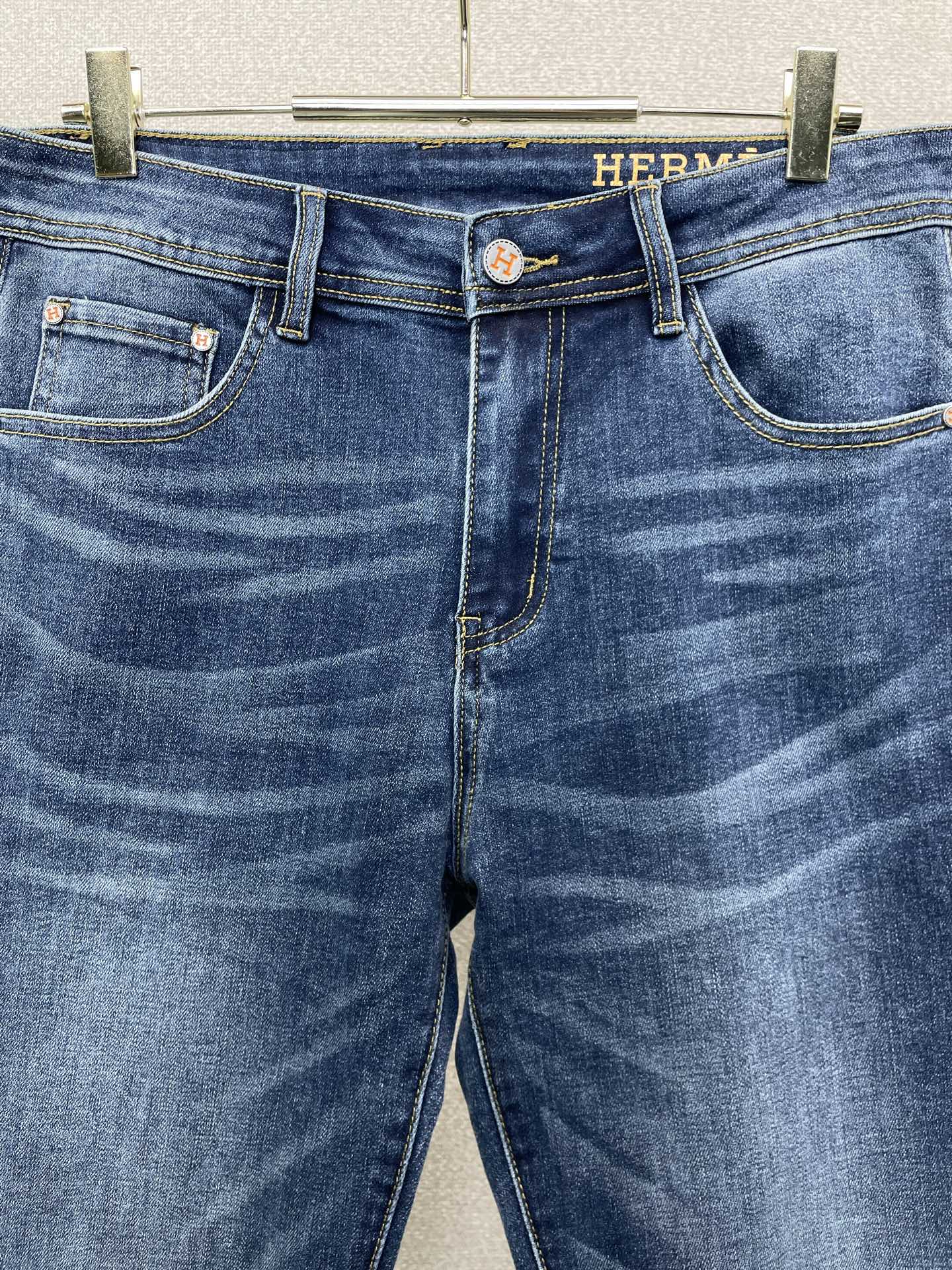 Hermès爱马仕💥独家专供新款休闲牛仔裤👖高端版本 专柜定制面料 透气舒适度高，细节无可挑剔，品牌元素设计理念，体现高