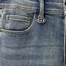 Prada普拉达💥独家专供新款休闲牛仔裤👖高端版本 专柜定制面料 透气舒适度高,细节无可挑剔,品牌元素设计理念,体现高品 Prada普拉达💥独家专供新款休闲牛仔裤👖高端版本 专柜定制面料 透气舒适度高,细节无可挑剔,品牌元素设计理念,体现高品