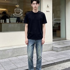 Moncler蒙口💥独家专供新款休闲牛仔裤👖高端版本 专柜定制面料 透气舒适度高,细节无可挑剔,品牌元素设计理念,体现高 Moncler蒙口💥独家专供新款休闲牛仔裤👖高端版本 专柜定制面料 透气舒适度高,细节无可挑剔,品牌元素设计理念,体现高