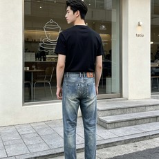 Moncler蒙口💥独家专供新款休闲牛仔裤👖高端版本 专柜定制面料 透气舒适度高,细节无可挑剔,品牌元素设计理念,体现高 Moncler蒙口💥独家专供新款休闲牛仔裤👖高端版本 专柜定制面料 透气舒适度高,细节无可挑剔,品牌元素设计理念,体现高