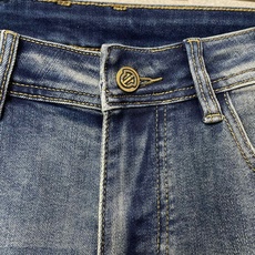 Moncler蒙口💥独家专供新款休闲牛仔裤👖高端版本 专柜定制面料 透气舒适度高,细节无可挑剔,品牌元素设计理念,体现高 Moncler蒙口💥独家专供新款休闲牛仔裤👖高端版本 专柜定制面料 透气舒适度高,细节无可挑剔,品牌元素设计理念,体现高