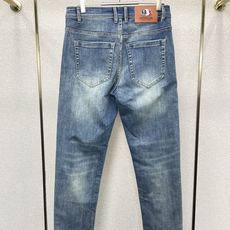 Moncler蒙口💥独家专供新款休闲牛仔裤👖高端版本 专柜定制面料 透气舒适度高,细节无可挑剔,品牌元素设计理念,体现高 Moncler蒙口💥独家专供新款休闲牛仔裤👖高端版本 专柜定制面料 透气舒适度高,细节无可挑剔,品牌元素设计理念,体现高