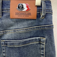 Moncler蒙口💥独家专供新款休闲牛仔裤👖高端版本 专柜定制面料 透气舒适度高,细节无可挑剔,品牌元素设计理念,体现高 Moncler蒙口💥独家专供新款休闲牛仔裤👖高端版本 专柜定制面料 透气舒适度高,细节无可挑剔,品牌元素设计理念,体现高